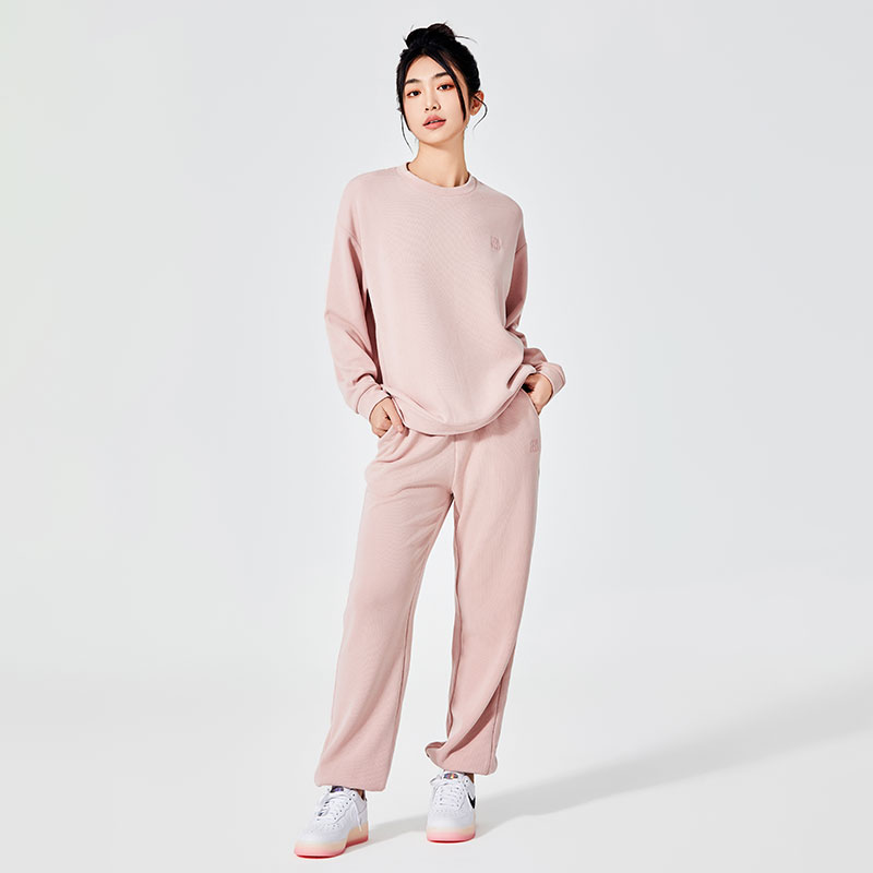 Fashion Forward: Wir stellen die rosafarbenen, lässigen Damen-Sweatshirts mit Rundhalsausschnitt vor